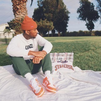 Comment porter un pantalon de jogging vert foncé