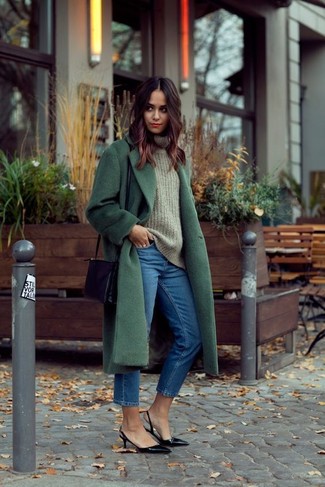 Comment porter un pull à col roulé vert foncé