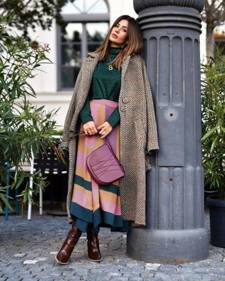 Comment porter un pull à col roulé vert foncé