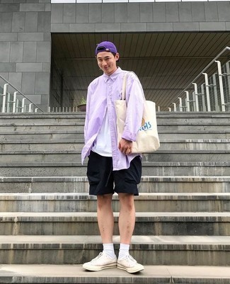 Comment porter une chemise pourpre foncé à l'adolescence