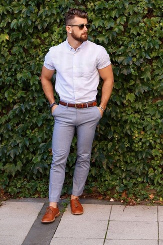 Comment porter une chemise pourpre foncé