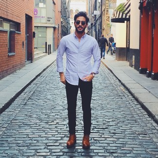 Comment porter une chemise pourpre foncé
