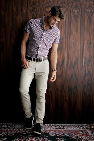 Comment porter une chemise pourpre foncé