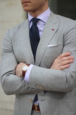 Comment porter une chemise pourpre foncé
