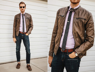Comment porter une chemise pourpre foncé