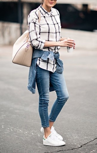 Comment porter une veste en jean avec des baskets basses