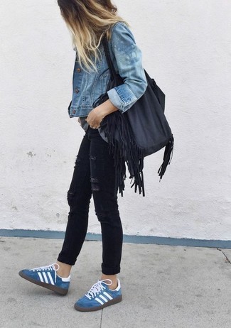 Comment porter une veste en jean avec des baskets basses