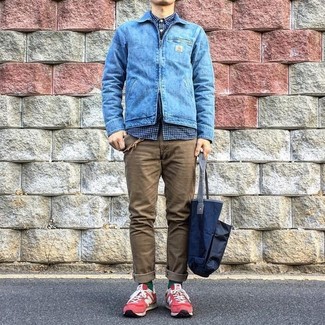 Comment porter un sac fourre-tout en denim