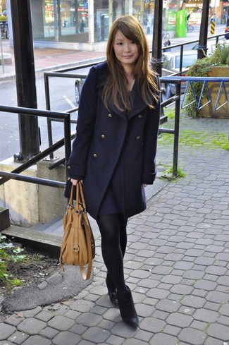 Comment porter une robe avec un manteau