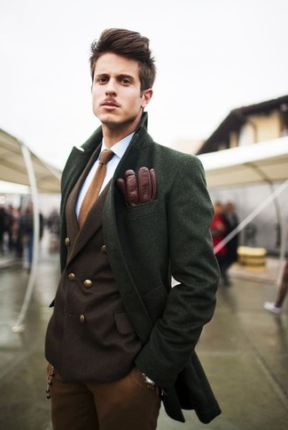 Comment porter une chemise de ville avec un blazer croisé