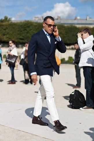 Comment porter une chemise de ville avec un blazer croisé