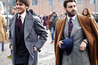 Comment porter une chemise de ville avec un blazer croisé