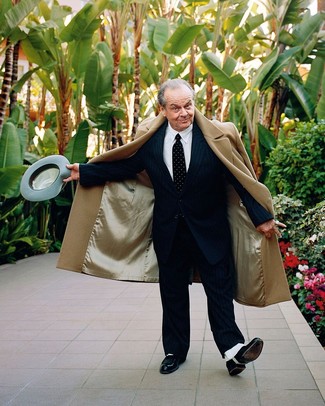 Comment porter une chemise de ville avec des chaussures richelieu après 60 ans