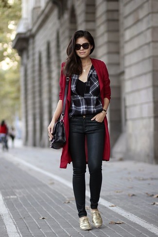 Comment porter un cache-poussière pour un style chic decontractés quand il fait chaud