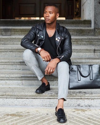 Comment porter une veste en cuir ornée