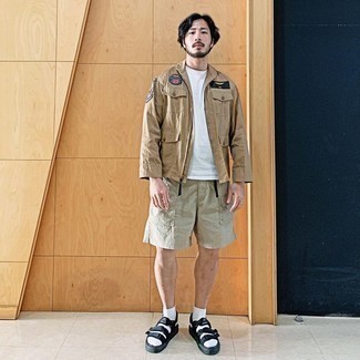 Comment porter une veste brodée pour un style relax