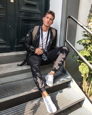 Comment porter une veste brodée quand il fait frais