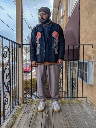 Comment porter une veste brodée quand il fait frais