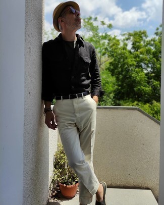 Comment porter des espadrilles quand il fait chaud après 50 ans