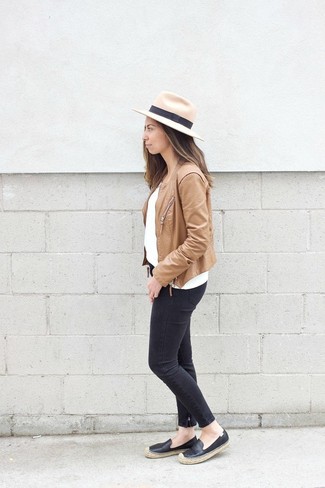 Comment porter des espadrilles pour un style decontractés quand il fait chaud
