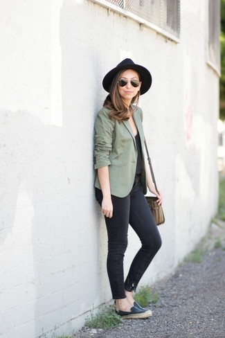 Comment porter des espadrilles pour un style decontractés à 20 ans