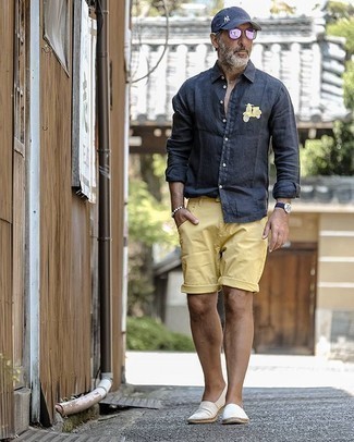 Comment porter des espadrilles quand il fait chaud après 50 ans