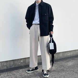 Comment porter un sac banane pour un style decontractés quand il fait chaud