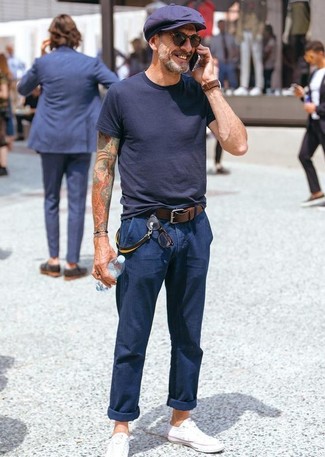 Comment porter une casquette plate pour un style decontractés