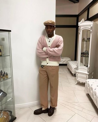 Comment porter un cardigan en polaire au printemps