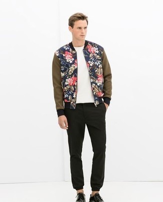 Comment porter une veste à fleurs pour un style chic decontractés quand il fait chaud