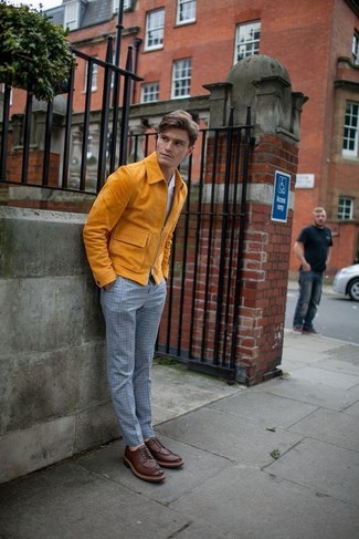 Comment porter une veste dorée pour un style chic decontractés au printemps