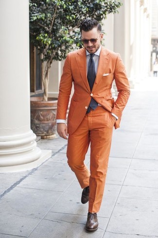 Comment porter une veste dorée pour un style elégantes