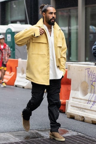 Comment porter une veste dorée pour un style chic decontractés au printemps