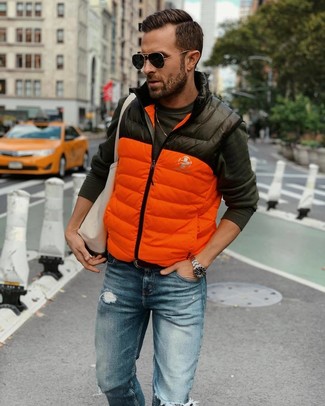 Comment porter une veste dorée pour un style relax