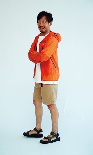Comment porter une veste dorée pour un style relax