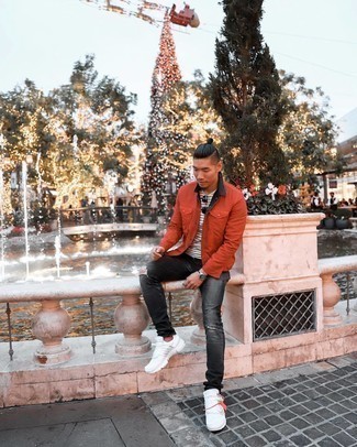 Comment porter une veste dorée pour un style relax
