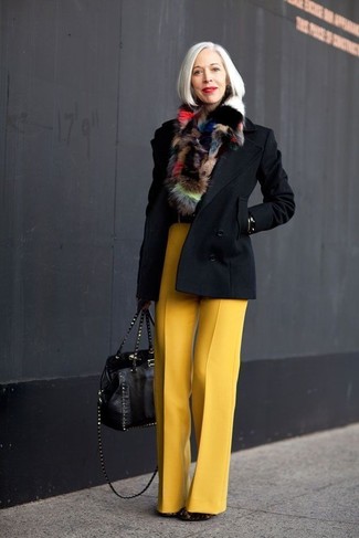 Comment porter un pantalon doré pour un style elégantes