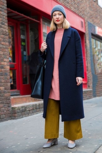 Comment porter un pantalon doré pour un style elégantes