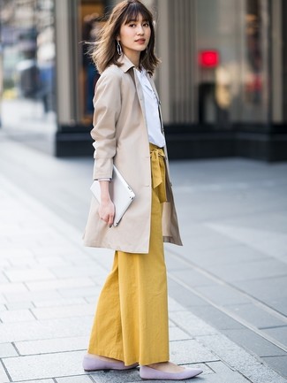 Comment porter un pantalon doré pour un style elégantes