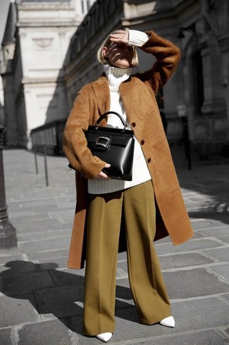 Comment porter un pantalon doré pour un style elégantes