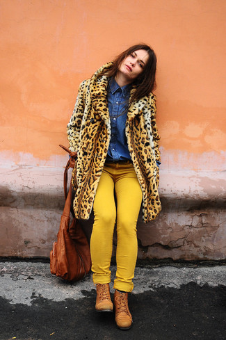 Comment porter un pantalon doré