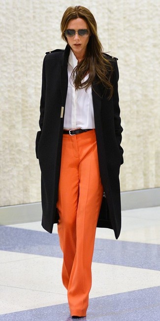 Comment porter un pantalon doré pour un style elégantes