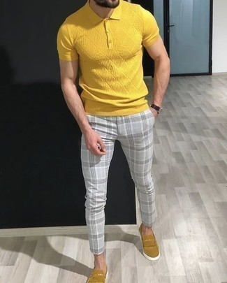 Comment porter un polo doré pour un style chic decontractés quand il fait très chaud