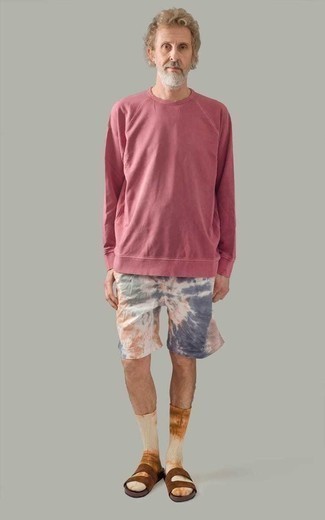 Comment porter des chaussettes dorées pour un style relax quand il fait chaud