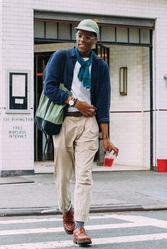 Comment porter une casquette de base-ball verte pour un style chic decontractés