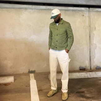 Comment porter une casquette de base-ball verte pour un style chic decontractés