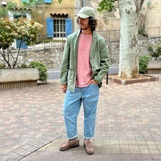 Comment porter une casquette de base-ball verte pour un style chic decontractés