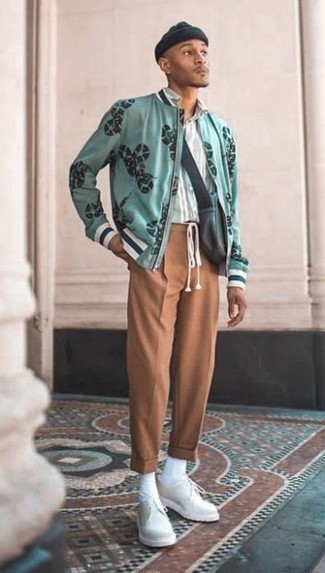 Comment porter un blouson aviateur vert pour un style chic decontractés