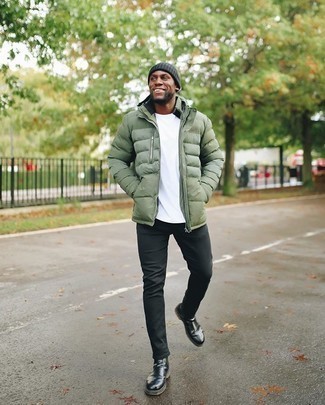Comment porter une veste verte quand il fait frais
