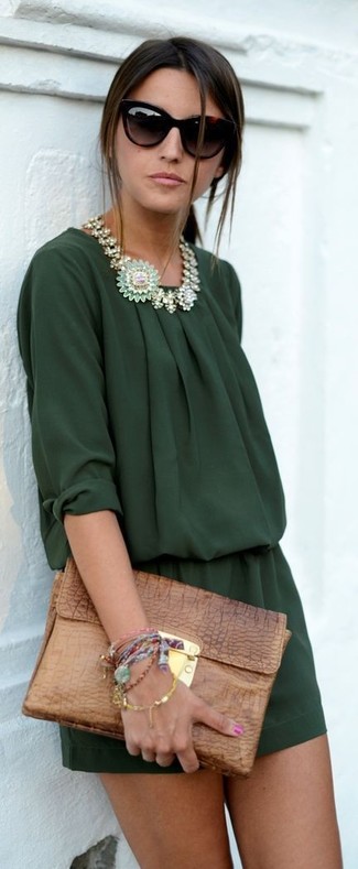Comment porter un collier vert quand il fait chaud